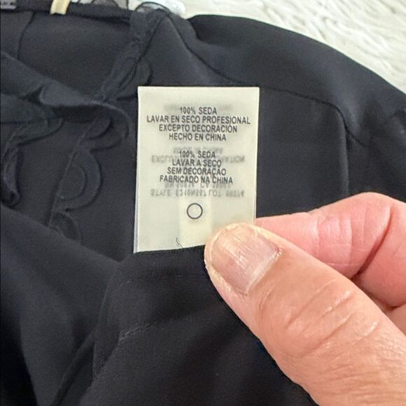 Elie Tahari Black Scalloped Blouse 100% Silk Size XL - Picture 8 of 12